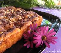   Bizcocho de cottage, manzana y dos chocolates