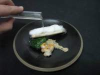   Cocina con Algas: Mar de fondo  Ravioli de vieira con navaja, berberechos y caldo Ichiban- Dashi 