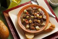 Estofado de carne con patatas y verduras  