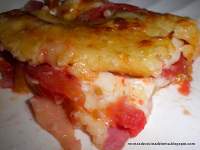   COCA DE BACON, CALABACIN Y TOMATE