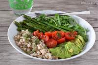   Ensalada de cebada al hinojo con espárragos y aguacate [#Ponunaensalada2016]
