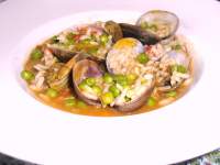   Arroz meloso con almejas, guisantes y alcachofas