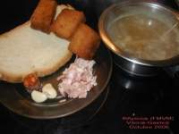 
Crema de sopa de ajo ahumada con costrón de pan relleno de yema y jamón ibérico  