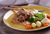 Bocata de berenjena, queso de cabra y pesto de rúcula  