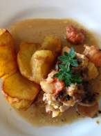   Salmón al brandy y tomillo con salsa mar y tierra