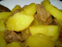   ESTOFADO DE CARNES CON PATATAS Y MENUDO FRIO HACE!!