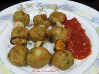   BROCHETAS DE BUÑUELOS DE BACALAO, GAMBAS Y MEJILLONES 